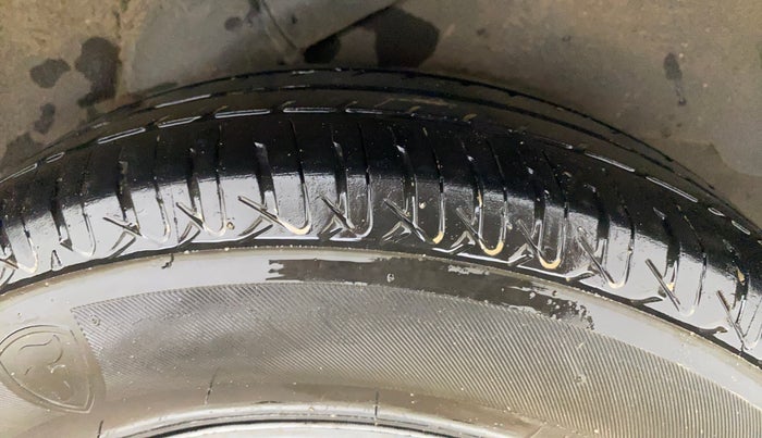 2014 Hyundai i10 MAGNA 1.1, CNG, Manual, 58,777 km, Left Rear Tyre Tread