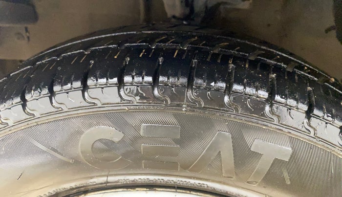 2014 Hyundai i10 MAGNA 1.1, CNG, Manual, 58,777 km, Left Front Tyre Tread