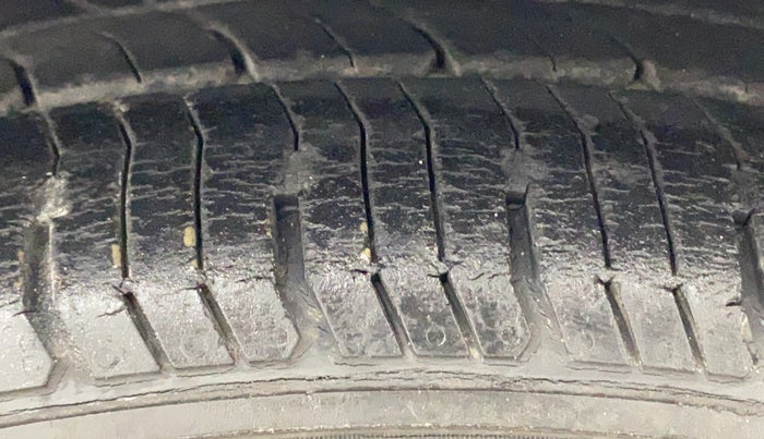 2016 Tata Tiago XZ PETROL, Petrol, Manual, 63,711 km, Right Front Tyre Tread