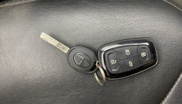 2018 Tata NEXON XZA PLUS PETROL, Petrol, Automatic, 50,343 km, Key Close Up