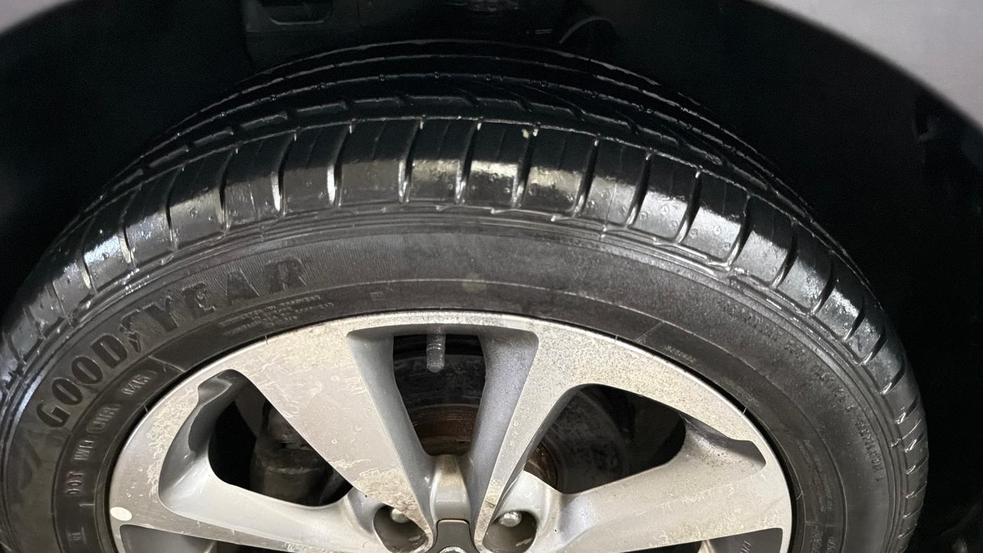2015 Hyundai Elite i20 SPORTZ 1.2, Petrol, Manual, 42,836 km, Left Front Tyre Tread