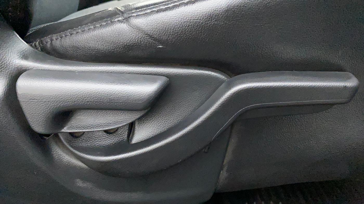 2018 Honda BR-V 1.5L I- DTEC V STYLE EDITION, Diesel, Manual, 86,913 km, Driver Side Adjustment Panel