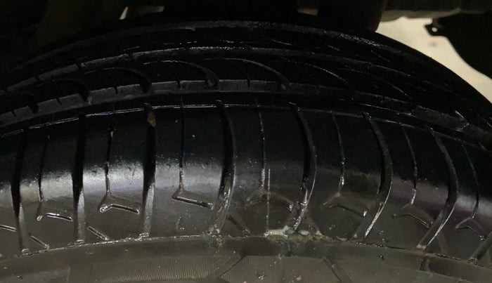 2016 Mahindra Kuv100 K4 PLUS D 6 STR, Diesel, Manual, 53,216 km, Left Rear Tyre Tread