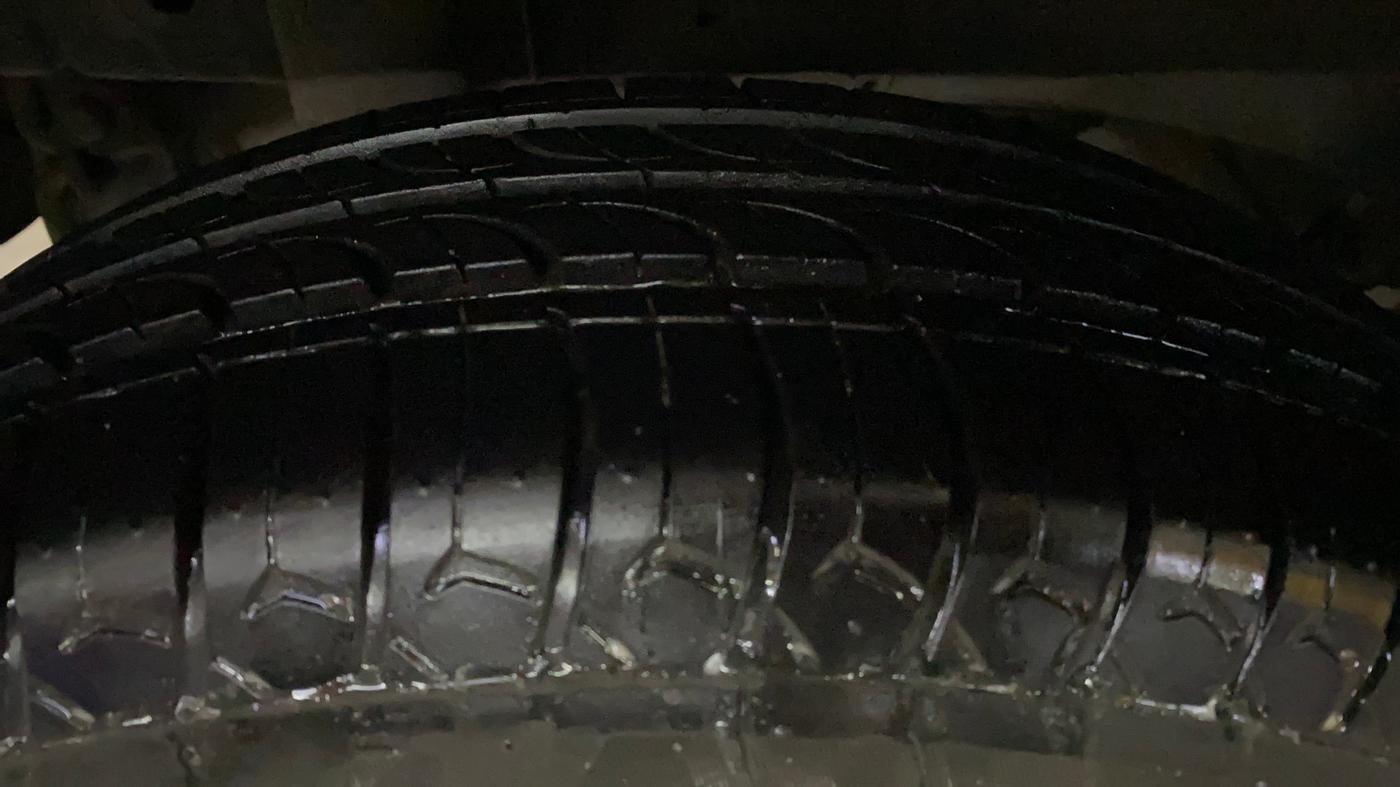 2016 Mahindra Kuv100 K4 PLUS D 6 STR, Diesel, Manual, 53,216 km, Right Rear Tyre Tread