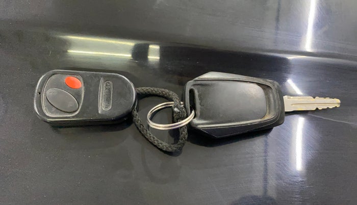 2016 Mahindra Kuv100 K4 PLUS D 6 STR, Diesel, Manual, 53,216 km, Key Close Up