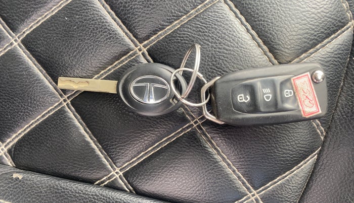 2019 Tata TIAGO NRG PETROL, Petrol, Manual, 72,961 km, Key Close Up
