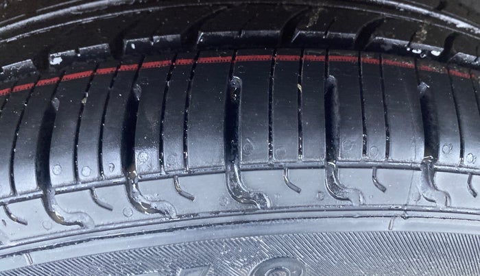 2015 Hyundai Grand i10 ASTA AT 1.2 KAPPA VTVT, Petrol, Automatic, 65,234 km, Right Rear Tyre Tread