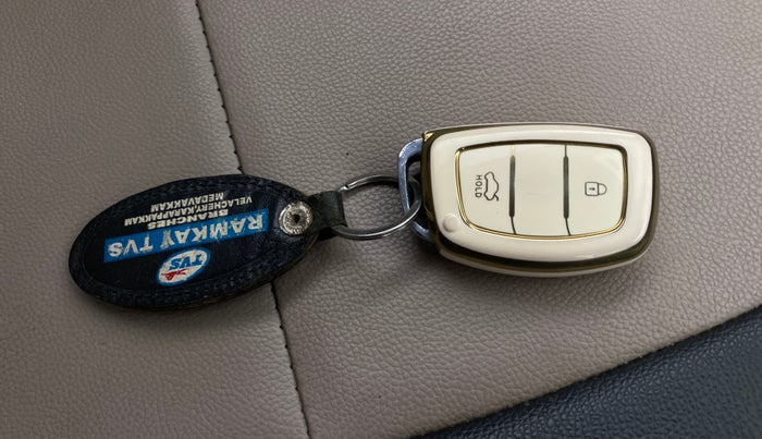 2015 Hyundai Grand i10 ASTA AT 1.2 KAPPA VTVT, Petrol, Automatic, 65,234 km, Key Close Up