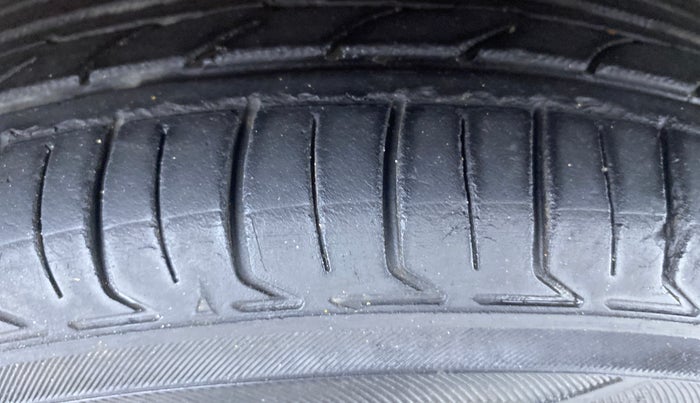 2015 Hyundai Grand i10 ASTA AT 1.2 KAPPA VTVT, Petrol, Automatic, 65,234 km, Right Front Tyre Tread