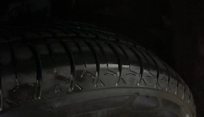 2018 Maruti Dzire ZXI, Petrol, Manual, 91,119 km, Left Front Tyre Tread