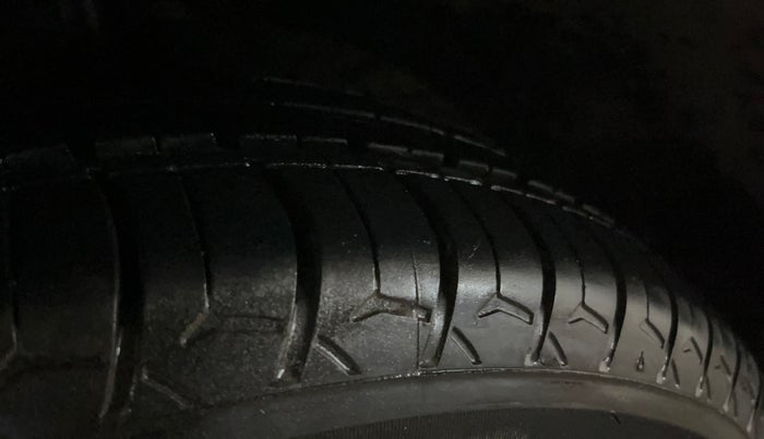 2018 Maruti Dzire ZXI, Petrol, Manual, 91,119 km, Right Front Tyre Tread
