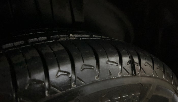 2018 Maruti Dzire ZXI, Petrol, Manual, 91,119 km, Right Rear Tyre Tread