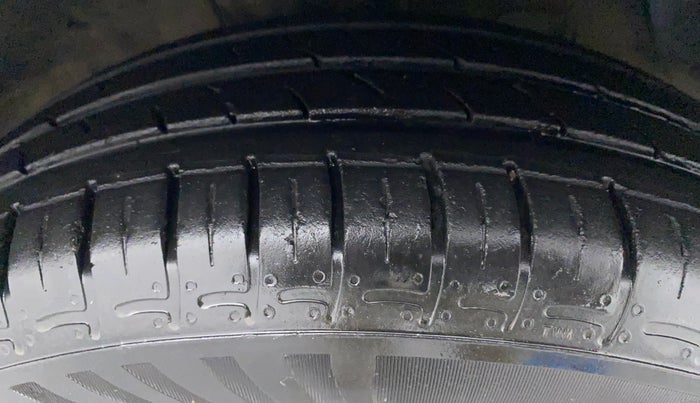 2021 Hyundai GRAND I10 NIOS SPORTZ 1.2 KAPPA VTVT CNG, CNG, Manual, 27,256 km, Right Front Tyre Tread