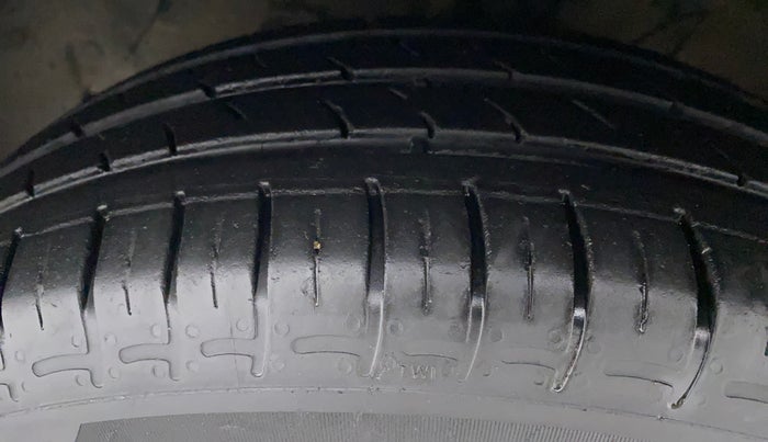 2021 Hyundai GRAND I10 NIOS SPORTZ 1.2 KAPPA VTVT CNG, CNG, Manual, 27,256 km, Left Front Tyre Tread