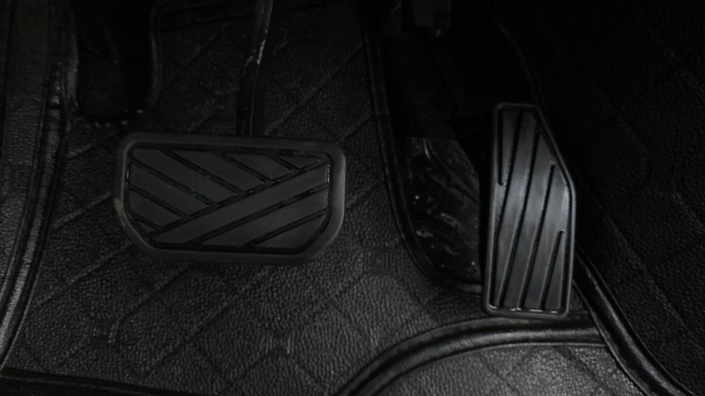 2020 Maruti XL6 ZETA AT, Petrol, Automatic, 20,683 km, Pedals
