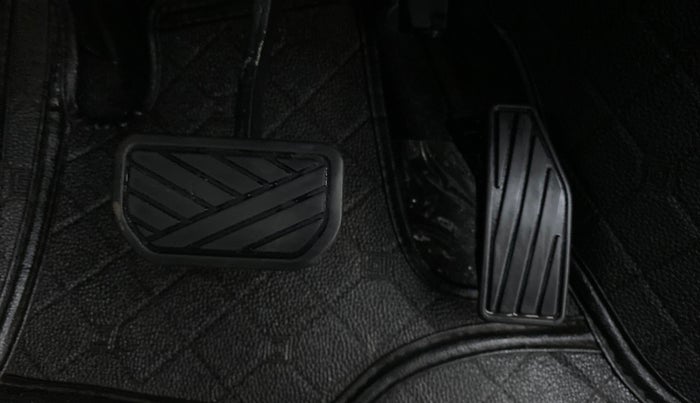2020 Maruti XL6 ZETA AT, Petrol, Automatic, 20,683 km, Pedals