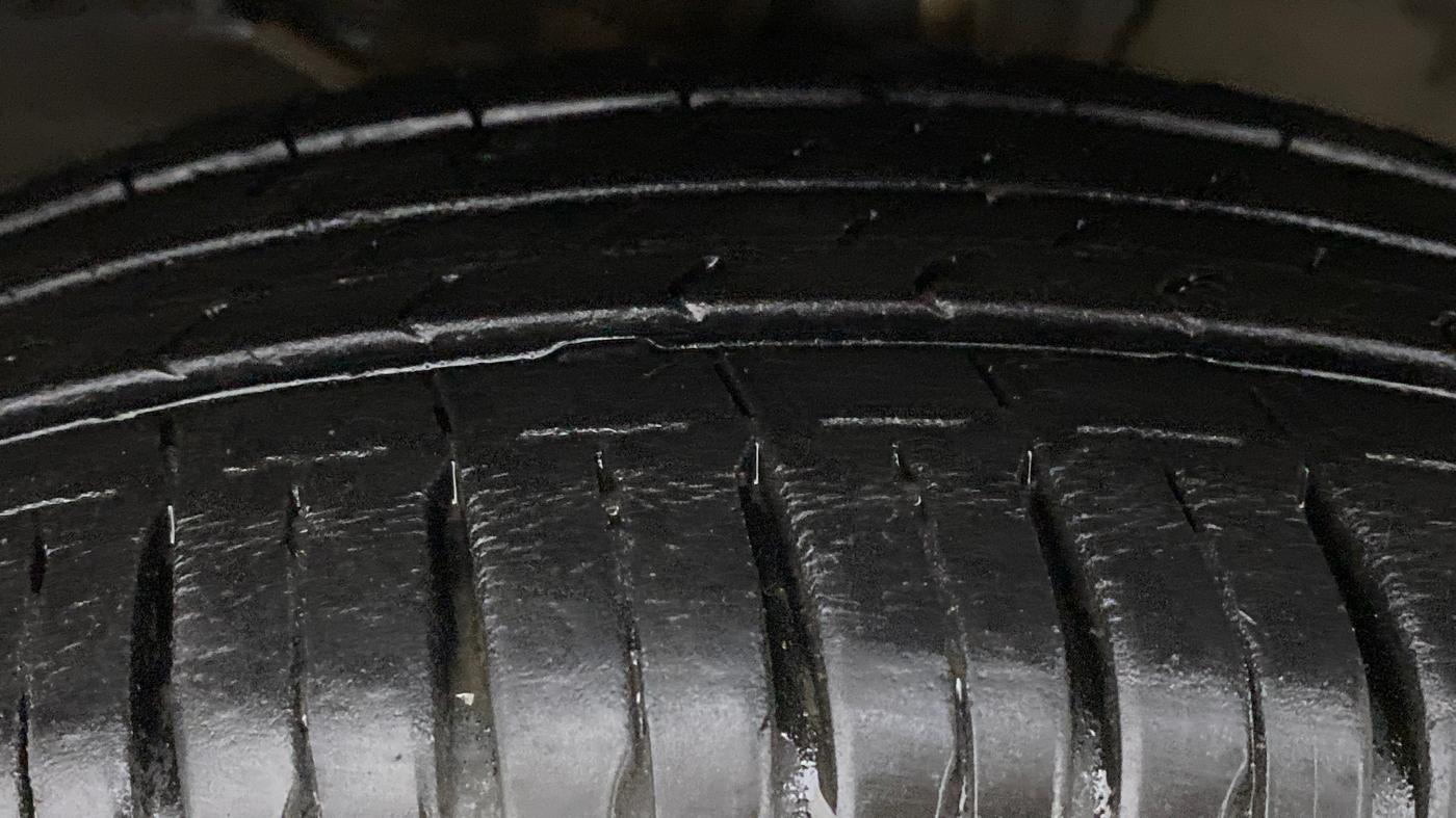 2020 Maruti XL6 ZETA AT, Petrol, Automatic, 20,683 km, Left Front Tyre Tread