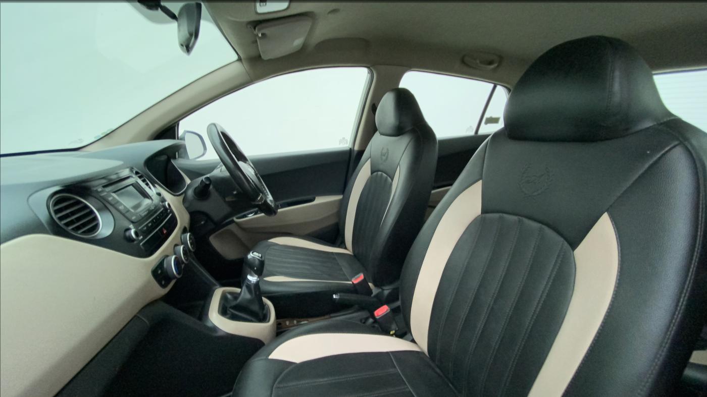 2016 Hyundai Grand i10 SPORTZ 1.2 KAPPA VTVT, CNG, Manual, 1,01,640 km, Right Side Front Door Cabin