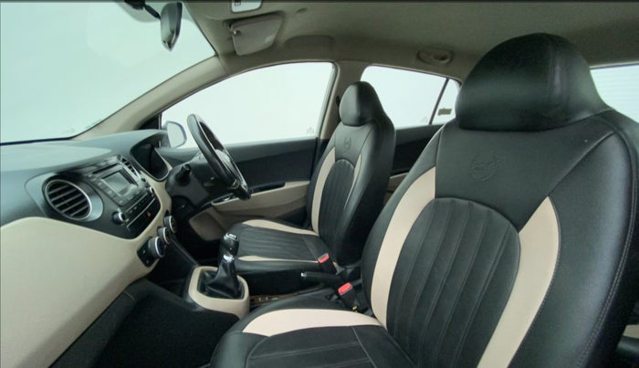 2016 Hyundai Grand i10 SPORTZ 1.2 KAPPA VTVT, CNG, Manual, 1,01,640 km, Right Side Front Door Cabin