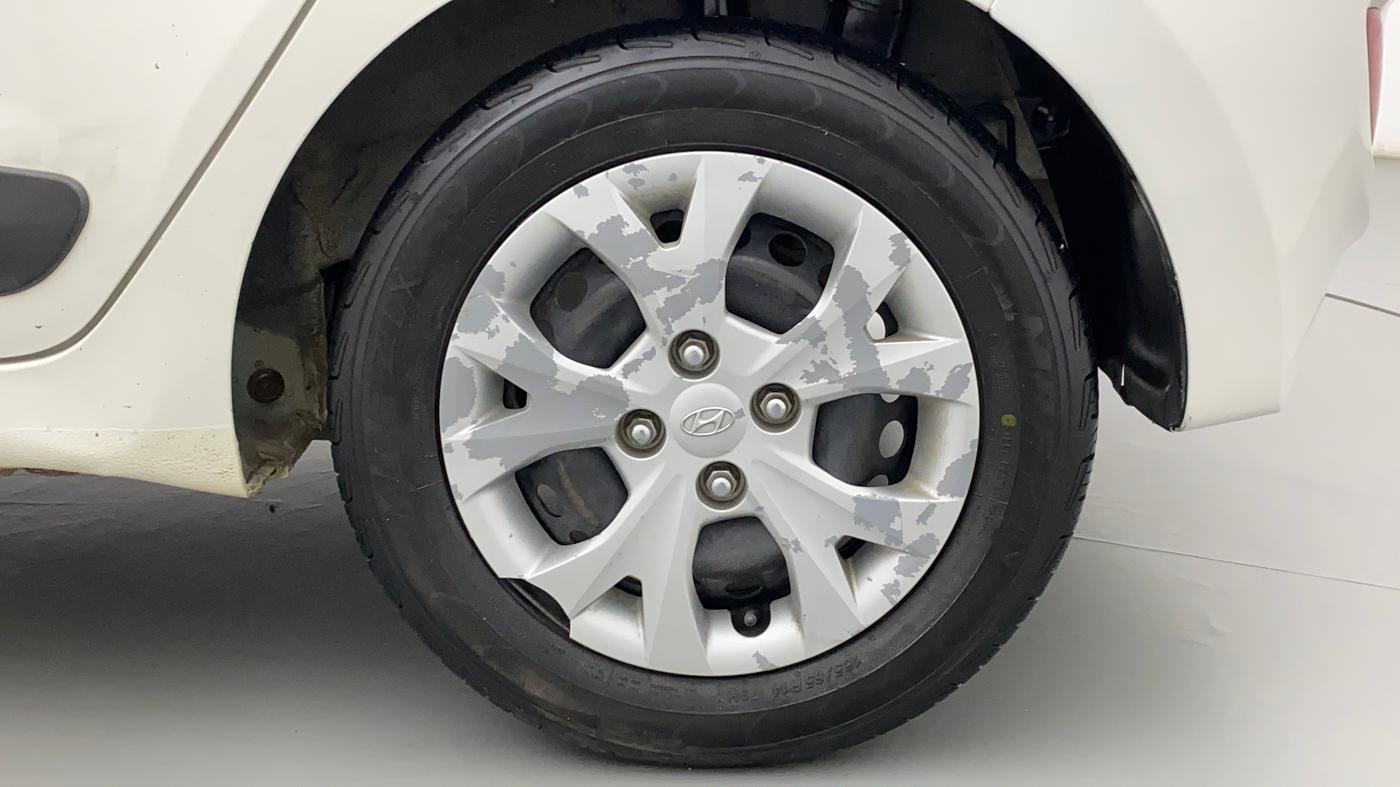 2016 Hyundai Grand i10 SPORTZ 1.2 KAPPA VTVT, CNG, Manual, 1,01,640 km, Left Rear Wheel