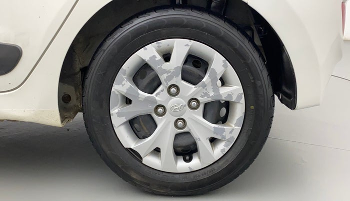 2016 Hyundai Grand i10 SPORTZ 1.2 KAPPA VTVT, CNG, Manual, 1,01,640 km, Left Rear Wheel