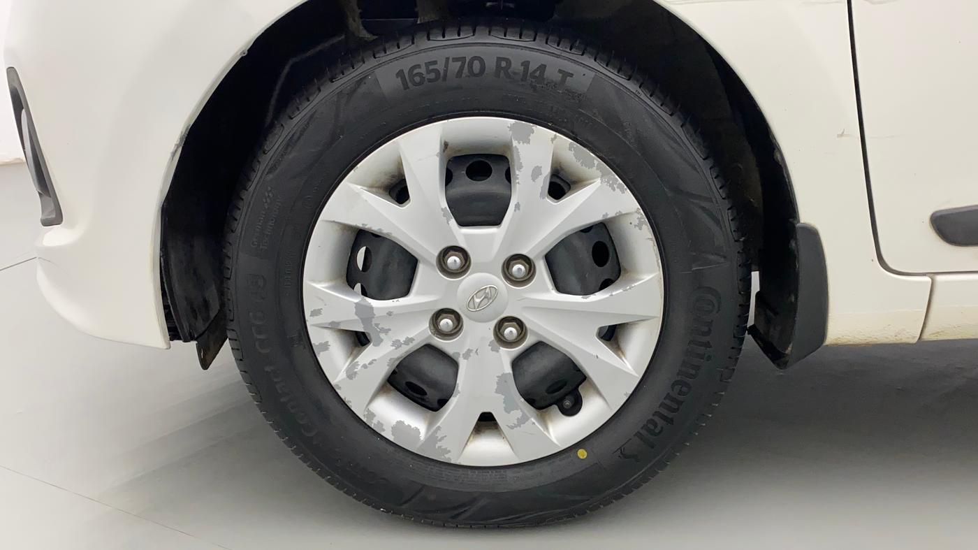 2016 Hyundai Grand i10 SPORTZ 1.2 KAPPA VTVT, CNG, Manual, 1,01,640 km, Left Front Wheel