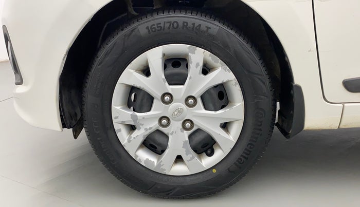 2016 Hyundai Grand i10 SPORTZ 1.2 KAPPA VTVT, CNG, Manual, 1,01,640 km, Left Front Wheel