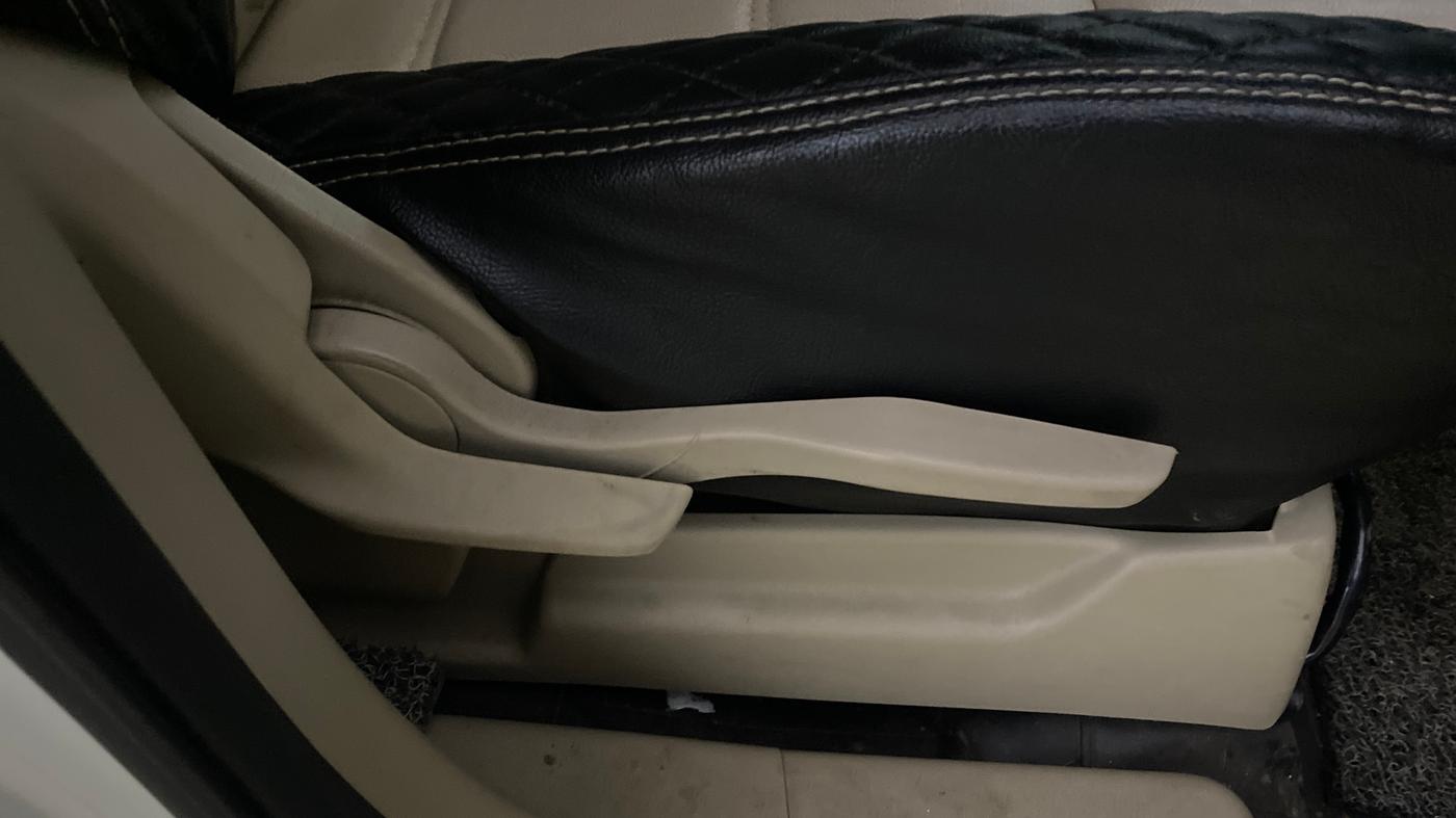 2022 Maruti Ertiga ZXI AT SHVS, Petrol, Automatic, 47,689 km, Driver Side Adjustment Panel