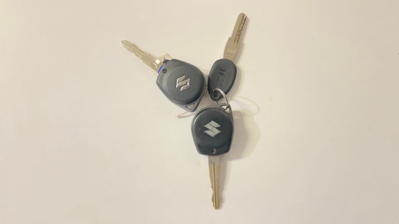 2015 Maruti Swift VXI, Petrol, Manual, 1,05,004 km, Key Close Up