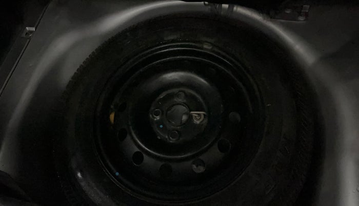 2015 Maruti Swift VXI, Petrol, Manual, 1,04,882 km, Spare Tyre