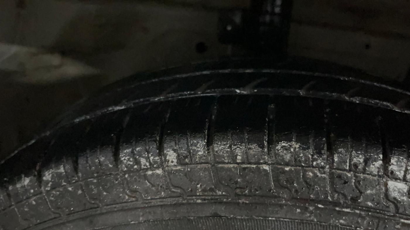 2015 Maruti Swift VXI, Petrol, Manual, 1,05,004 km, Right Front Tyre Tread