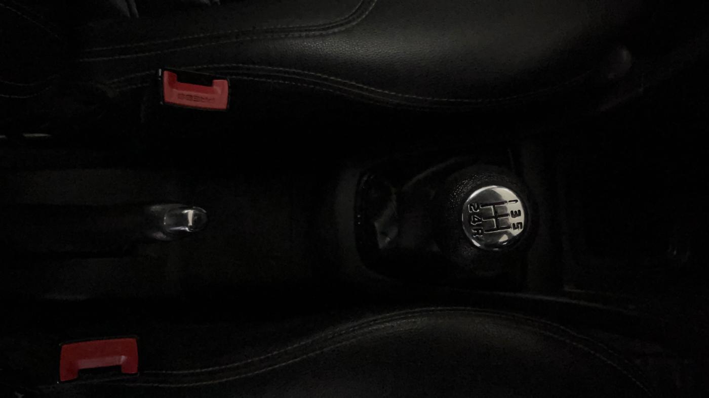 2015 Maruti Swift VXI, Petrol, Manual, 1,05,004 km, Gear Lever