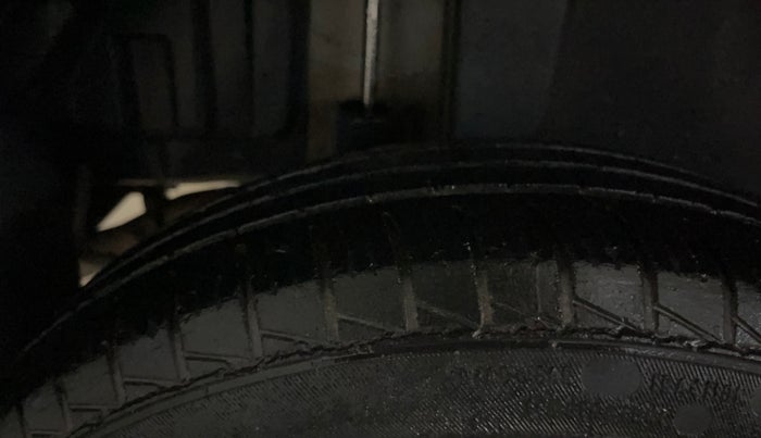 2015 Maruti Swift VXI, Petrol, Manual, 1,04,882 km, Right Rear Tyre Tread