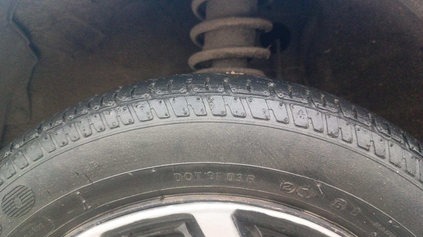 2015 Maruti Alto K10 VXI AMT, Petrol, Automatic, 61,267 km, Left Front Tyre Tread