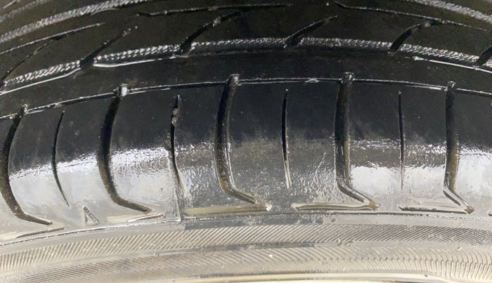 2013 Honda Brio S MT, Petrol, Manual, 69,677 km, Left Rear Tyre Tread