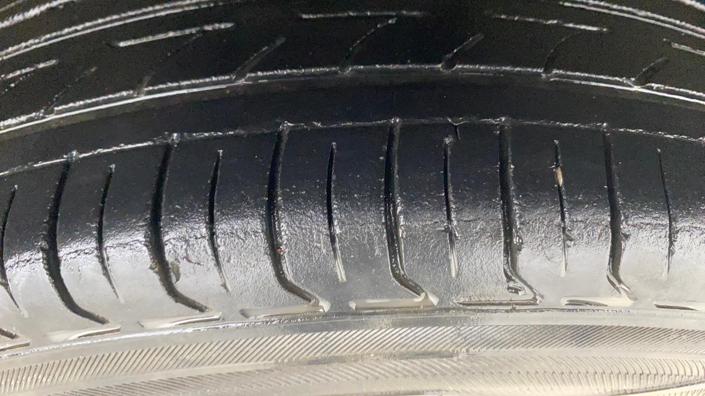 2013 Honda Brio S MT, Petrol, Manual, 69,743 km, Right Front Tyre Tread