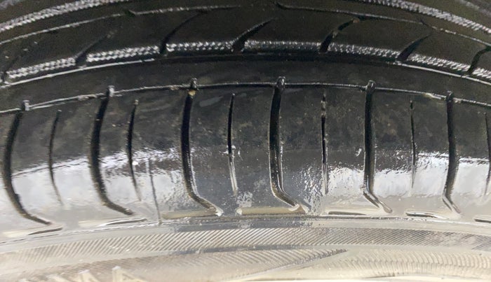 2013 Honda Brio S MT, Petrol, Manual, 69,677 km, Right Rear Tyre Tread