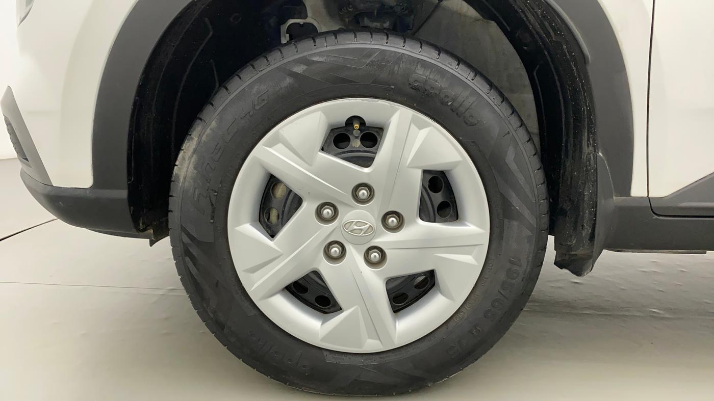 2022 Hyundai VENUE S 1.2, Petrol, Manual, 9,773 km, Left Front Wheel