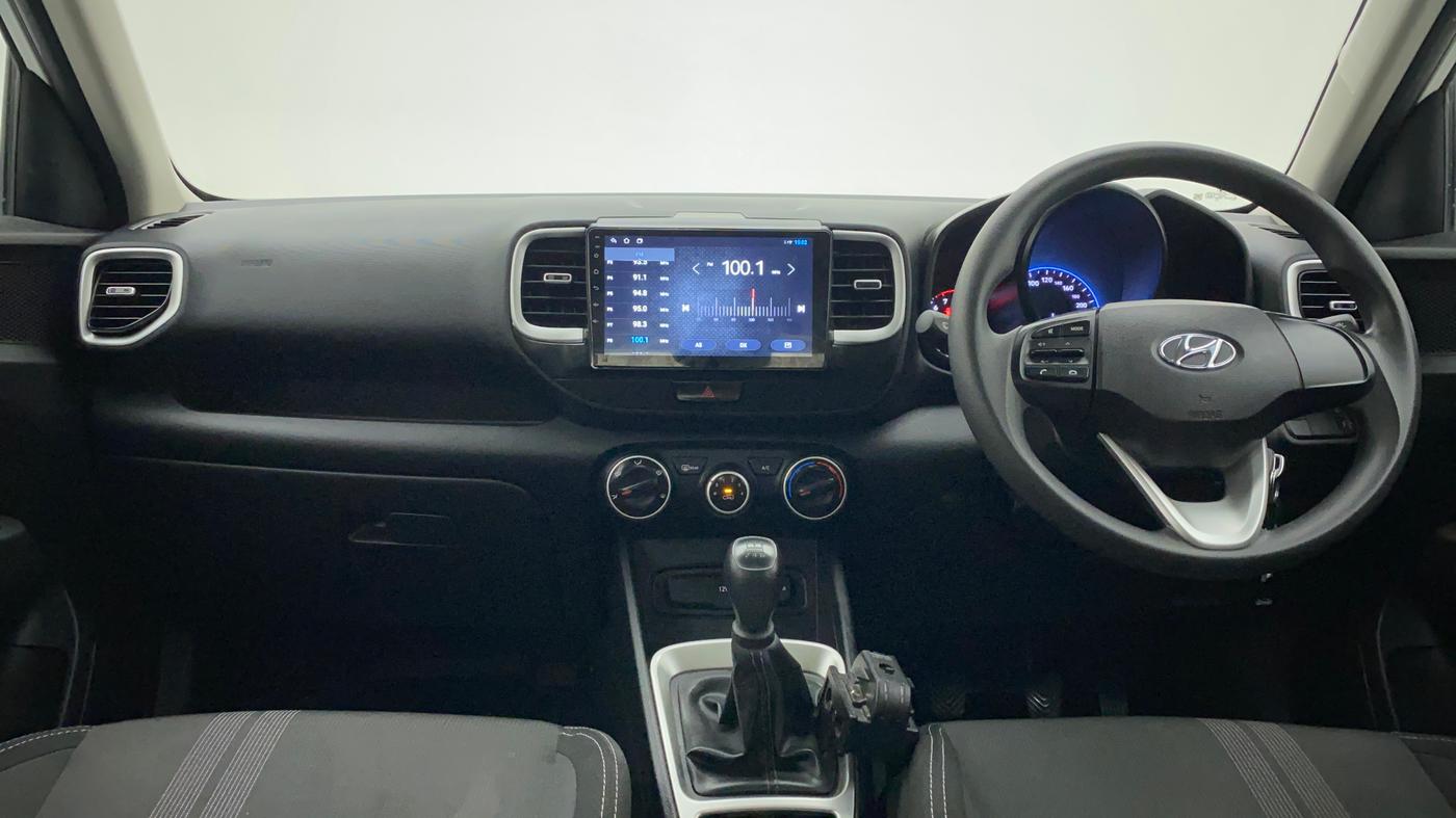 2022 Hyundai VENUE S 1.2, Petrol, Manual, 9,773 km, Dashboard