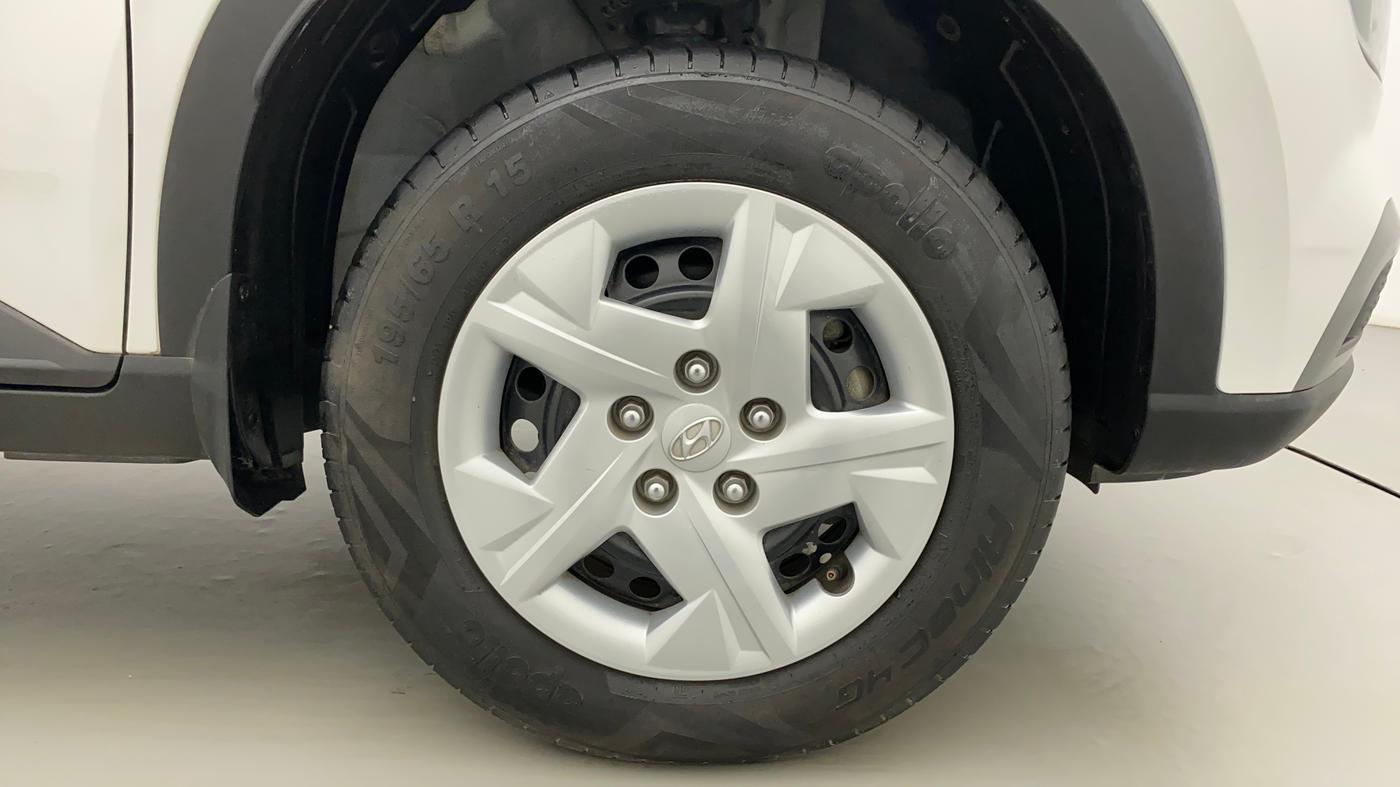 2022 Hyundai VENUE S 1.2, Petrol, Manual, 9,773 km, Right Front Wheel