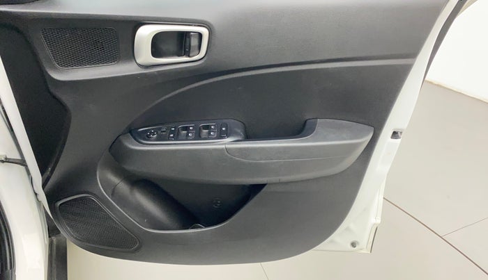 2022 Hyundai VENUE S 1.2, Petrol, Manual, 9,773 km, Driver Side Door Panels Control