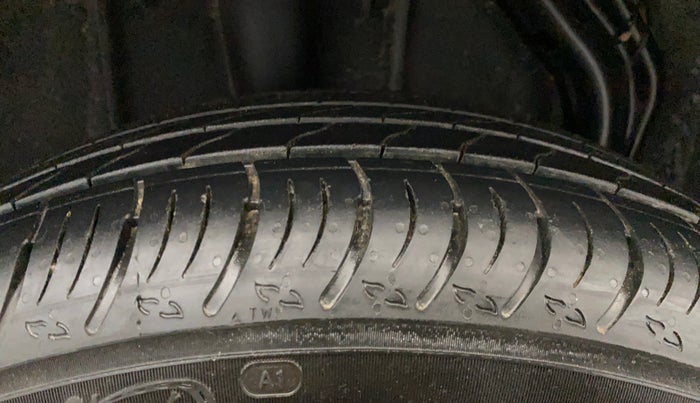 2021 Renault Kiger RXZ TURBO MT, Petrol, Manual, 88,074 km, Right Rear Tyre Tread