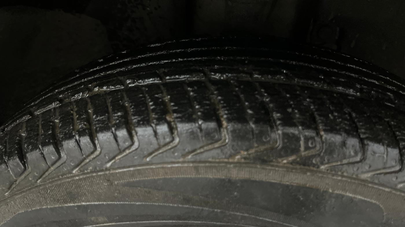 2017 Renault Kwid RXT 1.0 (O), Petrol, Manual, 43,334 km, Right Front Tyre Tread