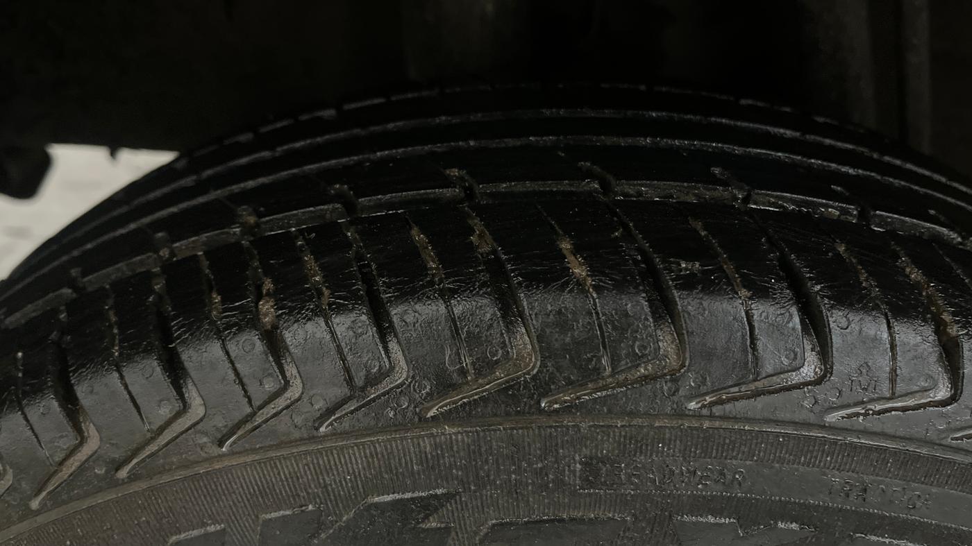 2017 Renault Kwid RXT 1.0 (O), Petrol, Manual, 43,334 km, Right Rear Tyre Tread