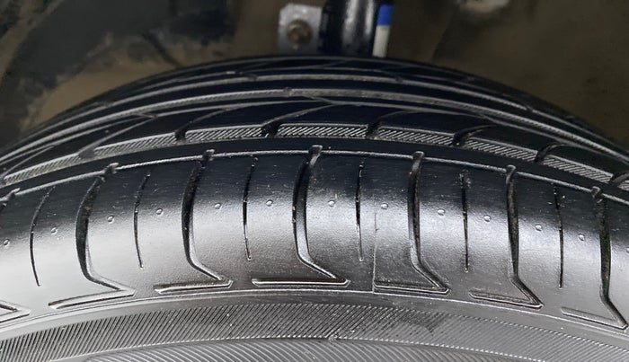 2016 Maruti Baleno DELTA PETROL 1.2, Petrol, Manual, 56,397 km, Left Front Tyre Tread