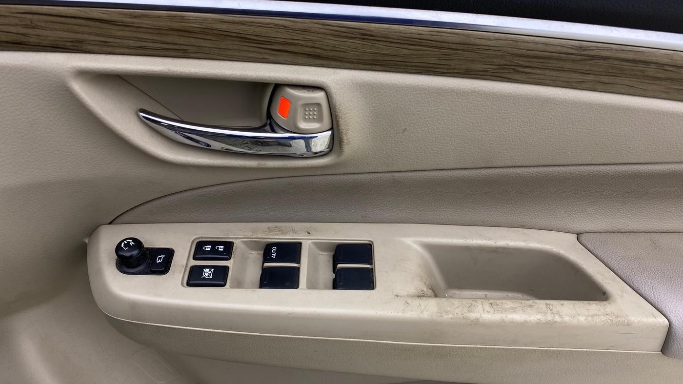 2018 Maruti Ciaz ALPHA  AT 1.5 SHVS PETROL, Petrol, Automatic, 64,071 km, Driver Side Door Panels Control