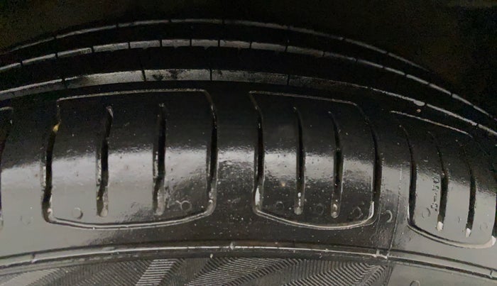 2015 Maruti Celerio VXI CNG, CNG, Manual, 64,094 km, Right Front Tyre Tread