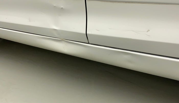 2014 Maruti Swift VXI, Petrol, Manual, 6,331 km, Left running board - Slightly dented