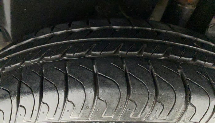 2014 Maruti Swift VXI, Petrol, Manual, 6,331 km, Left Rear Tyre Tread
