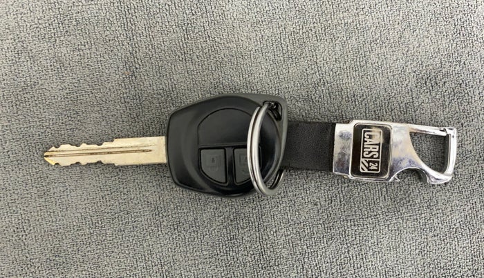 2014 Maruti Swift VXI, Petrol, Manual, 6,331 km, Lock system - Remote key minor damage